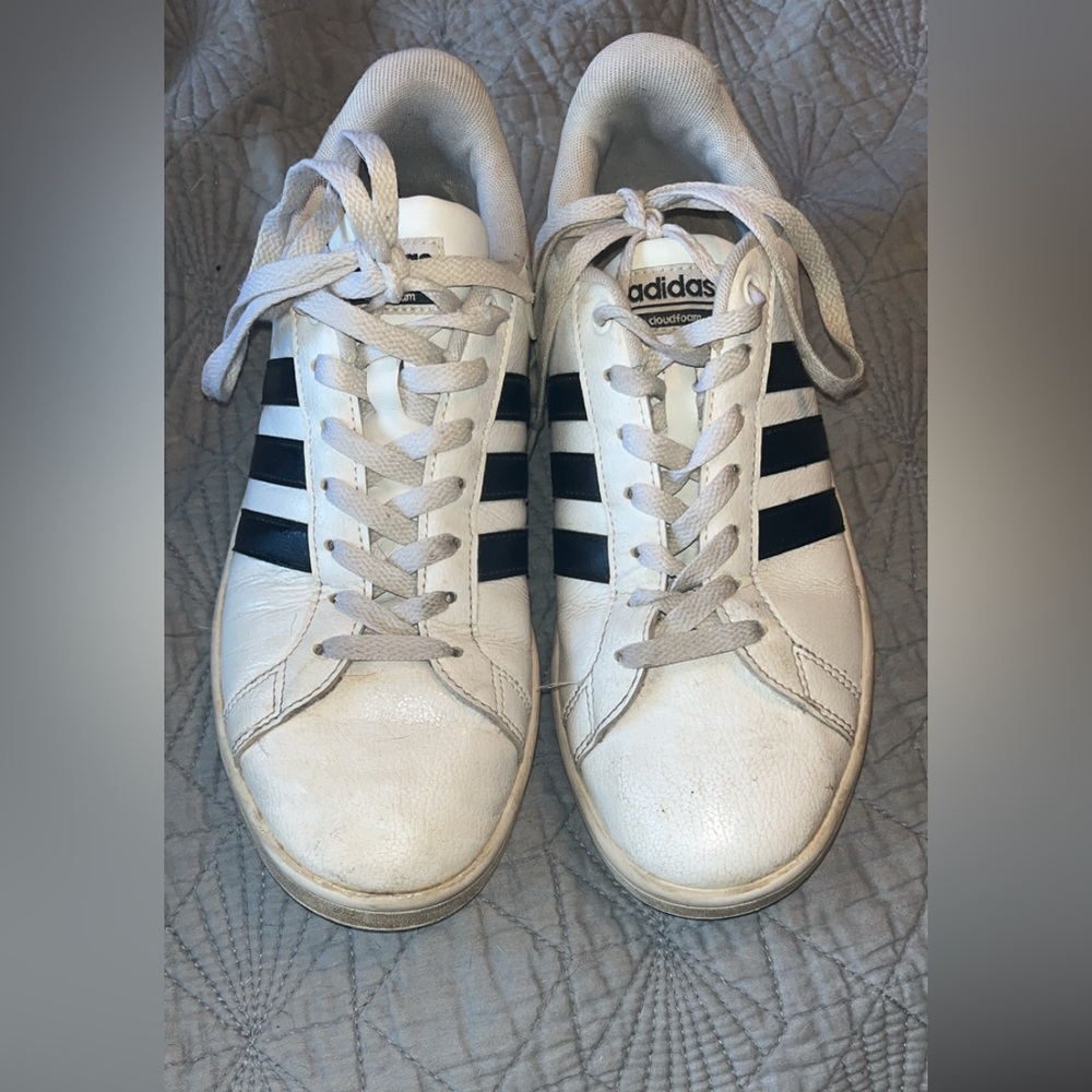 Adidas cloud foam shoes. Size 8.5